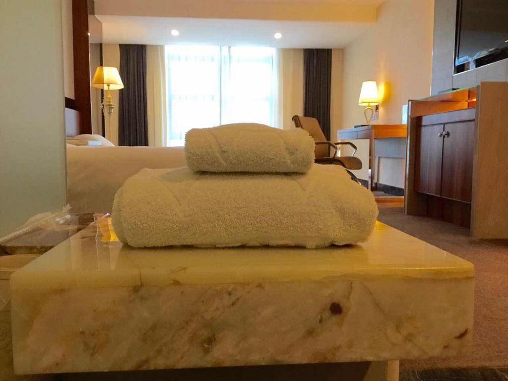Asian Star Hotel Zhuhai Bagian luar foto